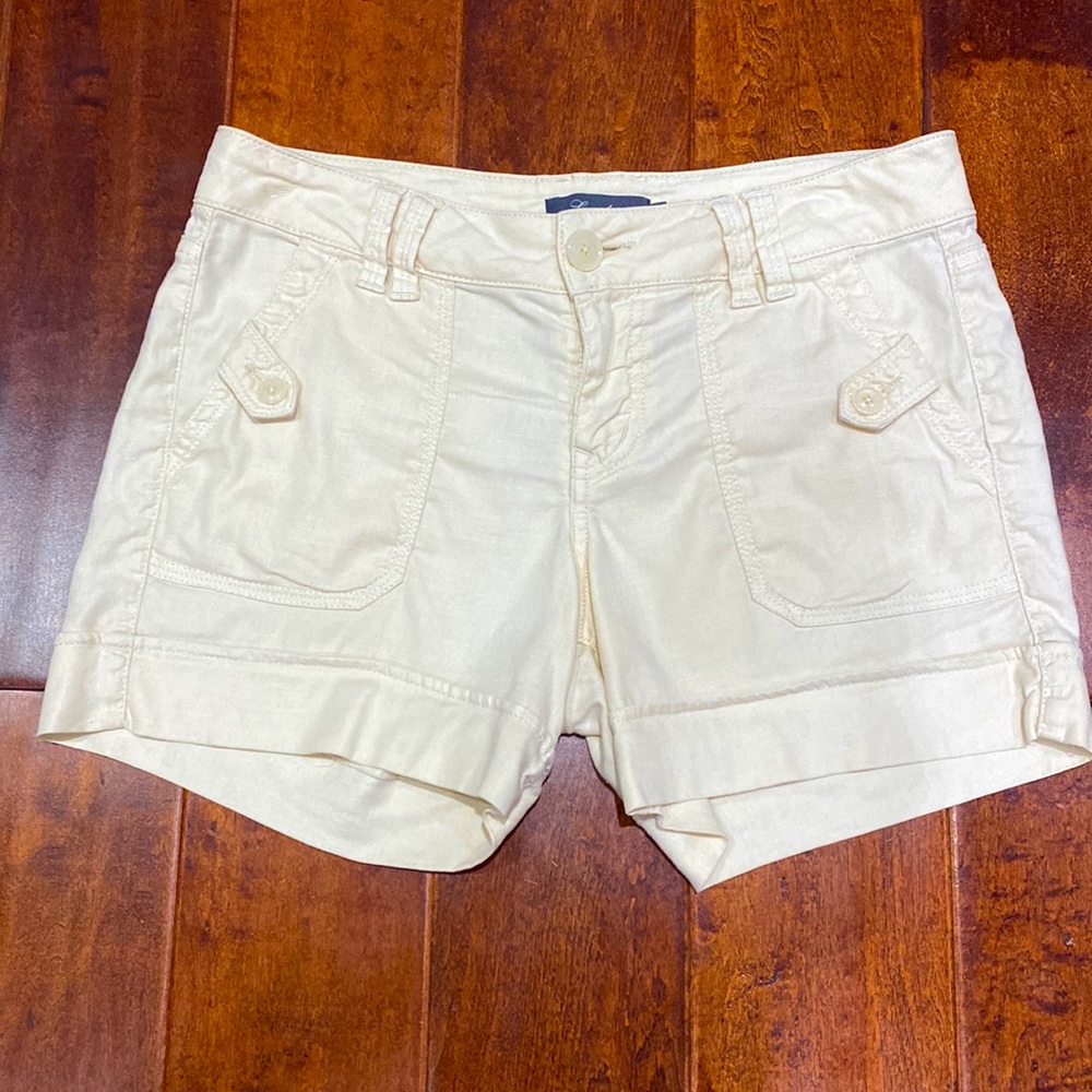 Level 99 Cream Size 27 Shorts